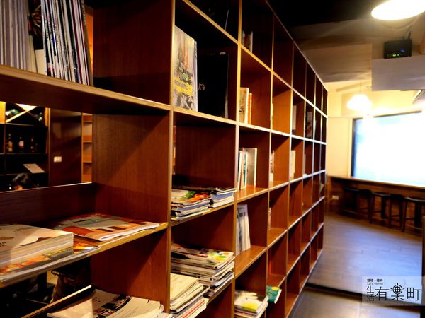 【新竹美食】墨咖啡：新竹自家烘焙咖啡店，單品咖啡與各式特調，不限時提供插座與wifi，近新竹火車站