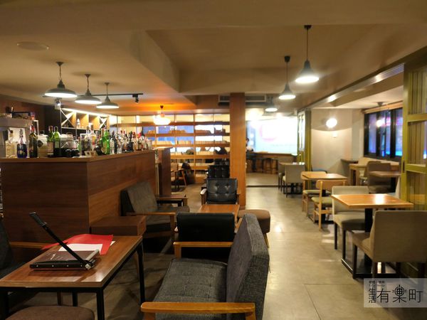 【新竹美食】墨咖啡：新竹自家烘焙咖啡店，單品咖啡與各式特調，不限時提供插座與wifi，近新竹火車站
