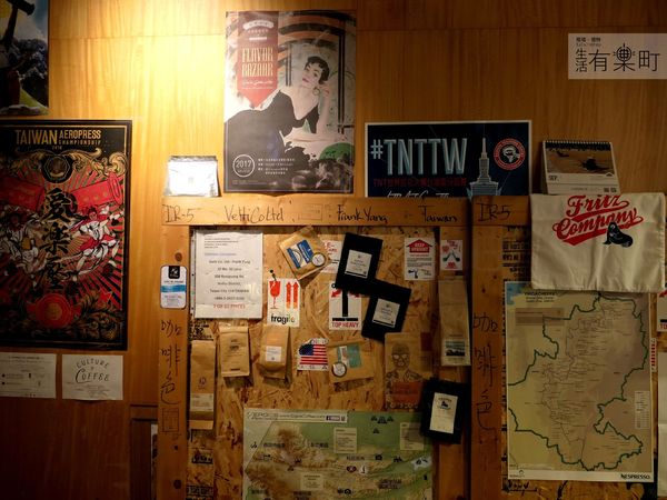 【新竹美食】墨咖啡：新竹自家烘焙咖啡店，單品咖啡與各式特調，不限時提供插座與wifi，近新竹火車站