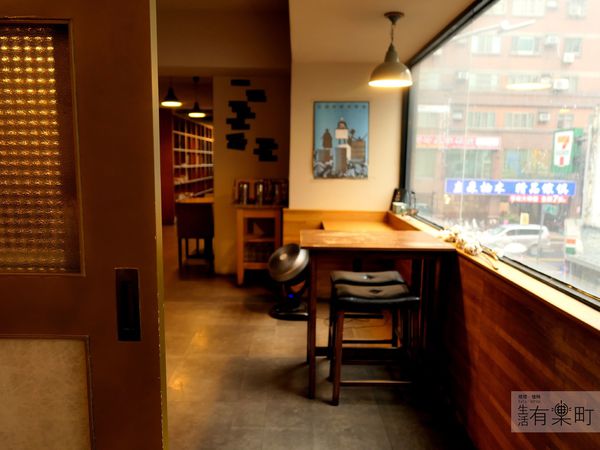 【新竹美食】墨咖啡：新竹自家烘焙咖啡店，單品咖啡與各式特調，不限時提供插座與wifi，近新竹火車站