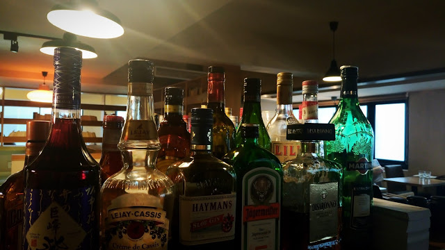 【食記】新竹墨咖啡,有藏書適合待一個下午的高CP值咖啡廳,插座/Wifi/不限時/無服務費!