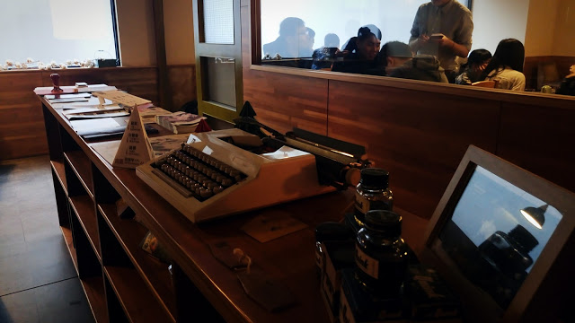 【食記】新竹墨咖啡,有藏書適合待一個下午的高CP值咖啡廳,插座/Wifi/不限時/無服務費!