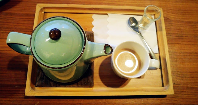 【食記】新竹墨咖啡,有藏書適合待一個下午的高CP值咖啡廳,插座/Wifi/不限時/無服務費!