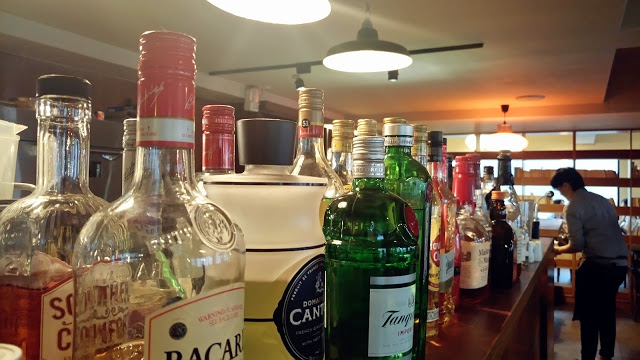 【食記】新竹墨咖啡,有藏書適合待一個下午的高CP值咖啡廳,插座/Wifi/不限時/無服務費!