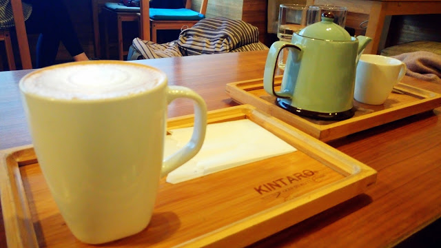 【食記】新竹墨咖啡,有藏書適合待一個下午的高CP值咖啡廳,插座/Wifi/不限時/無服務費!