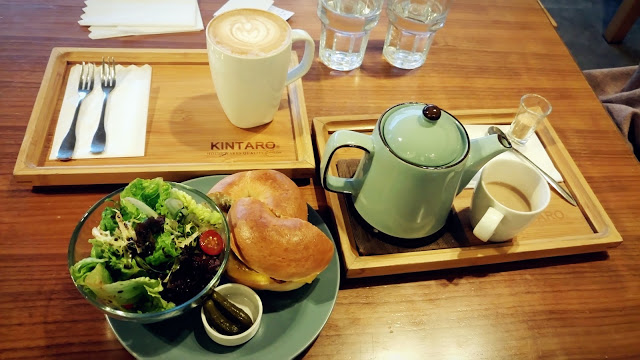 【食記】新竹墨咖啡,有藏書適合待一個下午的高CP值咖啡廳,插座/Wifi/不限時/無服務費!