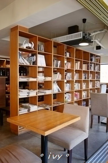 墨咖啡INK COFFEE：♡ 新竹食 ♡ 墨咖啡。咖啡跟甜點都深獲好評的藝文咖啡館