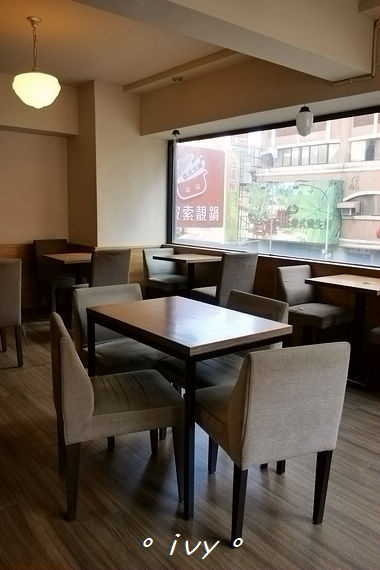 墨咖啡INK COFFEE：♡ 新竹食 ♡ 墨咖啡。咖啡跟甜點都深獲好評的藝文咖啡館