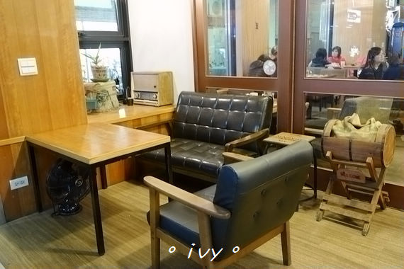 墨咖啡INK COFFEE：♡ 新竹食 ♡ 墨咖啡。咖啡跟甜點都深獲好評的藝文咖啡館