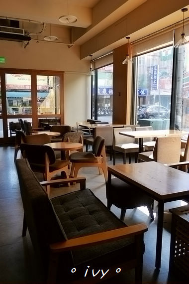 墨咖啡INK COFFEE：♡ 新竹食 ♡ 墨咖啡。咖啡跟甜點都深獲好評的藝文咖啡館