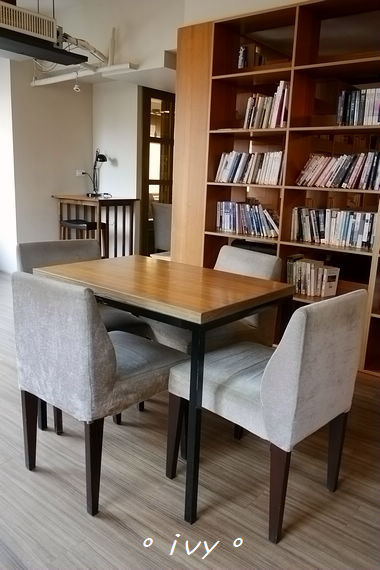 墨咖啡INK COFFEE：♡ 新竹食 ♡ 墨咖啡。咖啡跟甜點都深獲好評的藝文咖啡館