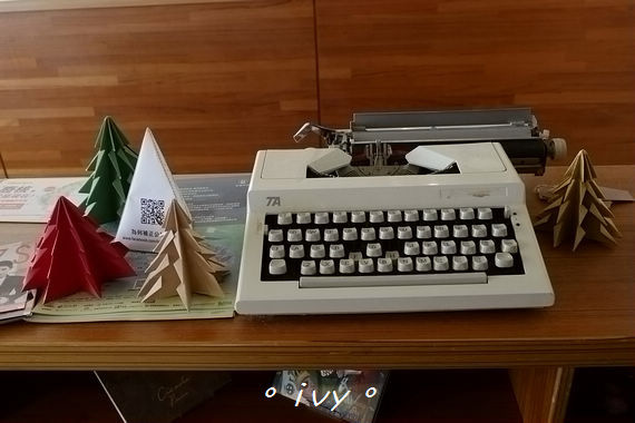 墨咖啡INK COFFEE：♡ 新竹食 ♡ 墨咖啡。咖啡跟甜點都深獲好評的藝文咖啡館