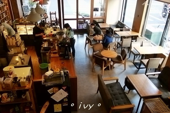 墨咖啡INK COFFEE：♡ 新竹食 ♡ 墨咖啡。咖啡跟甜點都深獲好評的藝文咖啡館