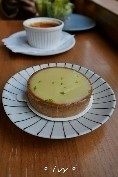 墨咖啡INK COFFEE：♡ 新竹食 ♡ 墨咖啡。咖啡跟甜點都深獲好評的藝文咖啡館