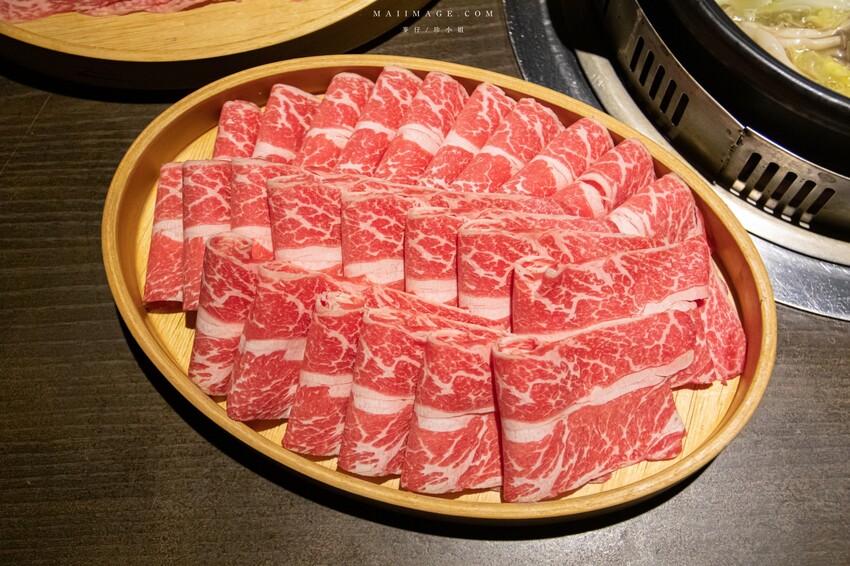 台北美食｜品火鍋帝王蟹鍋物吃到飽～台北10年老字號帝王蟹吃到飽餐廳！週年慶加碼日本A5和牛吃到飽只到5月