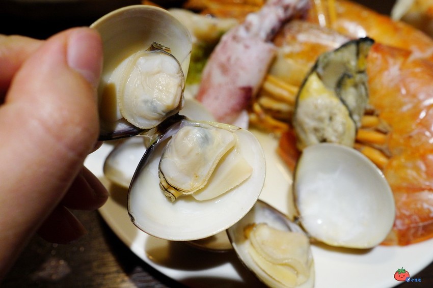 帝王蟹吃2隻就回本～手掌大天使蝦！50硬幣大干貝，品火鍋台北帝王蟹火鍋吃到飽推薦