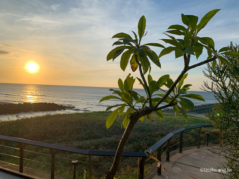 三芝海景無敵咖啡廳推薦，網美必拍景點，看夕陽的好去處!