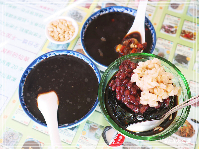 關西仙草巷-新竹關西/價格不親民還是人潮滿滿!各式仙草系列甜鹹點心餐食