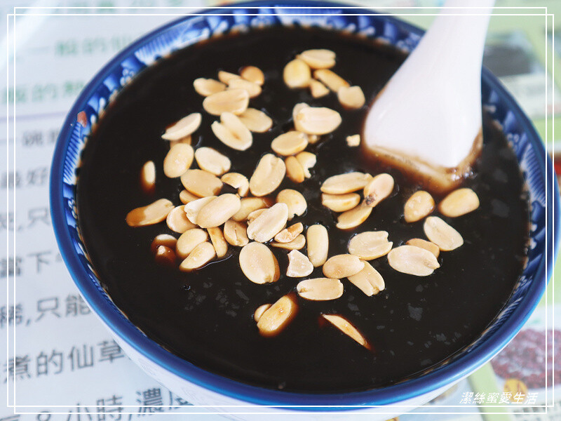 關西仙草巷-新竹關西/價格不親民還是人潮滿滿!各式仙草系列甜鹹點心餐食