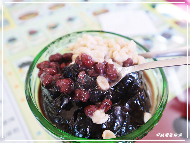 關西仙草巷-新竹關西/價格不親民還是人潮滿滿!各式仙草系列甜鹹點心餐食