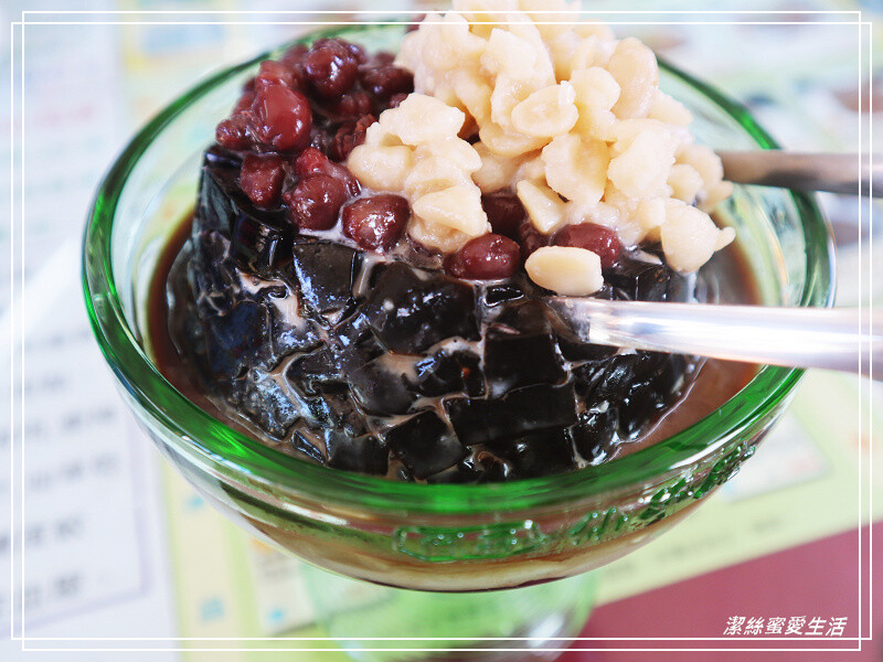 關西仙草巷-新竹關西/價格不親民還是人潮滿滿!各式仙草系列甜鹹點心餐食