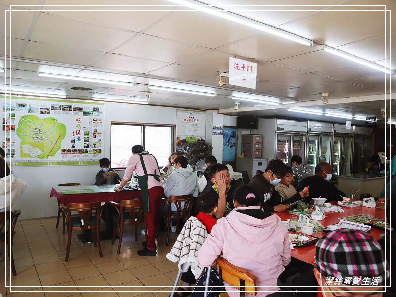 關西仙草巷-新竹關西/價格不親民還是人潮滿滿!各式仙草系列甜鹹點心餐食