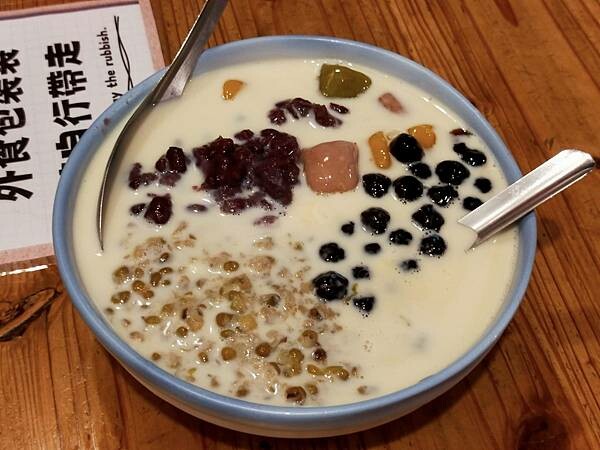 新竹湖口老街豆之味豆腐坊~特別的豆漿豆花~好吃不甜膩~湖口形 新竹湖口老街豆之味豆腐坊~特別的豆漿豆花~好吃不甜膩~湖口形