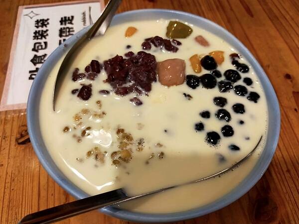 新竹湖口老街豆之味豆腐坊~特別的豆漿豆花~好吃不甜膩~湖口形 新竹湖口老街豆之味豆腐坊~特別的豆漿豆花~好吃不甜膩~湖口形