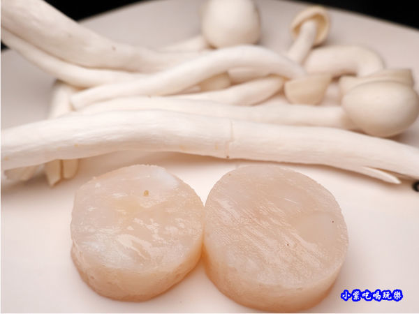 精靈菇、海鮮貝-小蒙牛頂級麻辣養生鍋中壢店.jpg