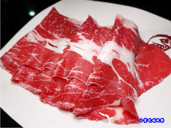 加點霜降牛-小蒙牛頂級麻辣養生鍋中壢店.jpg