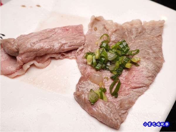 頂級和牛-小蒙牛頂級麻辣養生鍋中壢店 (3).jpg