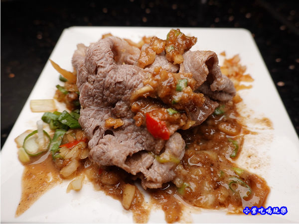 霜降牛-小蒙牛頂級麻辣養生鍋中壢店.jpg