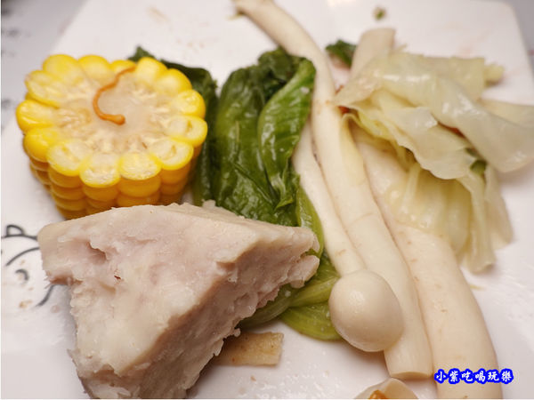 小蒙牛頂級麻辣養生鍋中壢店 (14).jpg