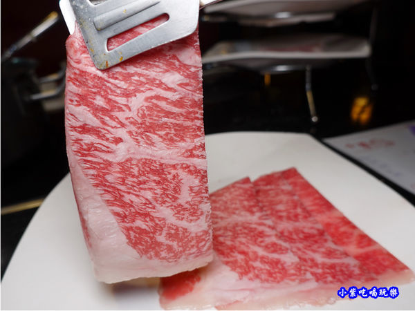 頂級和牛-小蒙牛頂級麻辣養生鍋中壢店 (5).jpg
