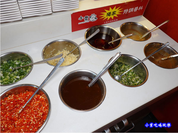 醬料區-小蒙牛頂級麻辣養生鍋中壢店 (1).jpg