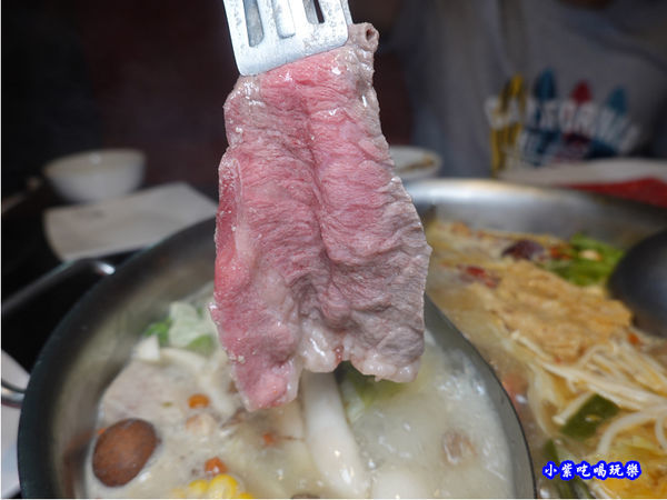 頂級和牛-小蒙牛頂級麻辣養生鍋中壢店 (1).jpg
