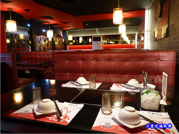 用餐環境--小蒙牛頂級麻辣養生鍋中壢店 (2).jpg