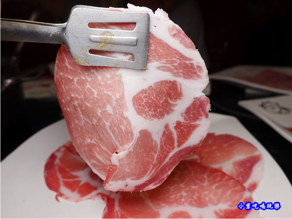 頂級梅花豬-小蒙牛頂級麻辣養生鍋中壢店 (3).jpg