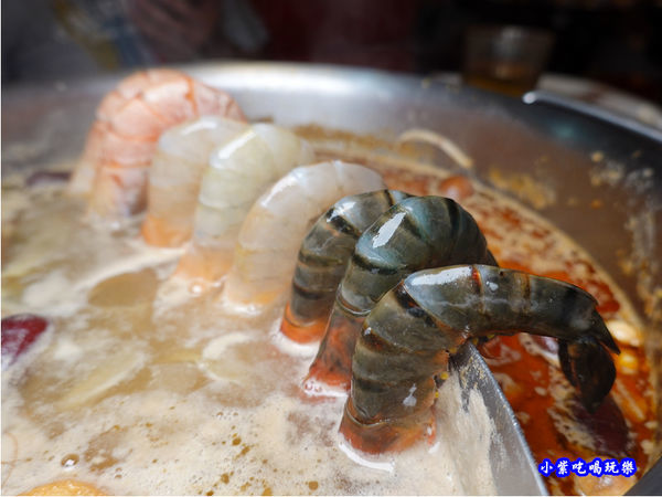 煮蝦-小蒙牛頂級麻辣養生鍋中壢店.jpg