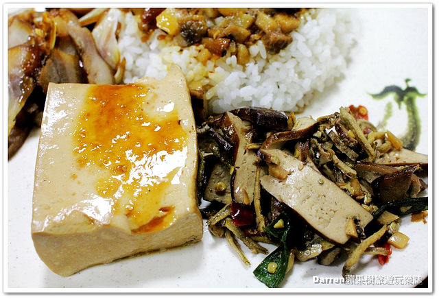 『桃園中壢小吃』東北角魯肉飯★育達學生族群最愛點的魯肉飯套餐/古早味魯肉飯+黃金蛋人氣套餐