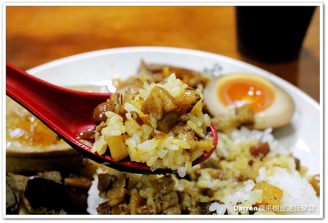 『桃園中壢小吃』東北角魯肉飯★育達學生族群最愛點的魯肉飯套餐/古早味魯肉飯+黃金蛋人氣套餐