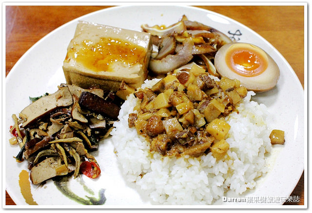 『桃園中壢小吃』東北角魯肉飯★育達學生族群最愛點的魯肉飯套餐/古早味魯肉飯+黃金蛋人氣套餐