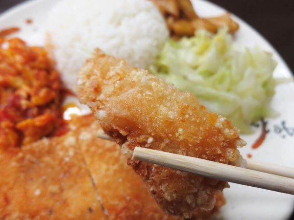 【林口美食】88精燉牛肉麵-厚度2公分的超厚實雞排飯