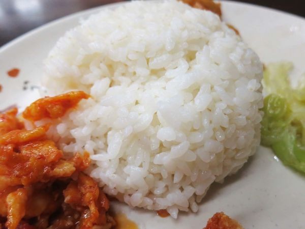 【林口美食】88精燉牛肉麵-厚度2公分的超厚實雞排飯