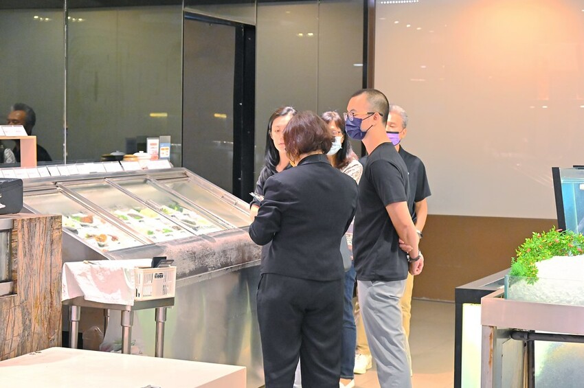 台中海鮮餐廳消費滿額送澎湃澳洲龍蝦海鮮鍋 澎湖新鮮直送海鮮網友好評推薦/阿利海鮮