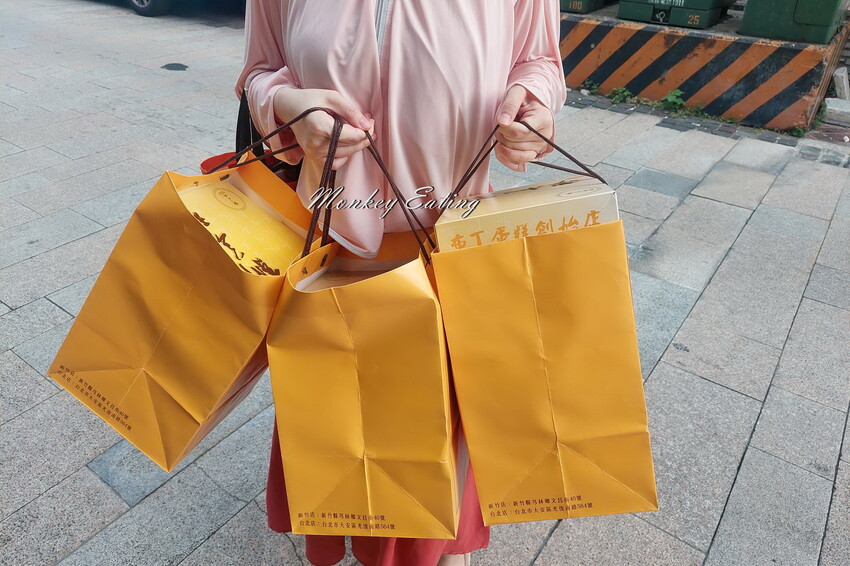 【新竹美食】新美珍布丁蛋糕|竹東60年老店伴手禮推薦。口感蓬鬆軟綿布丁蛋糕必吃 - 貪吃猴的幻想