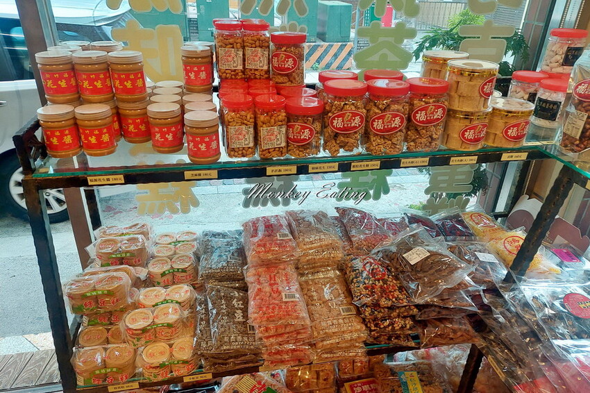 【新竹美食】新美珍布丁蛋糕|竹東60年老店伴手禮推薦。口感蓬鬆軟綿布丁蛋糕必吃 - 貪吃猴的幻想