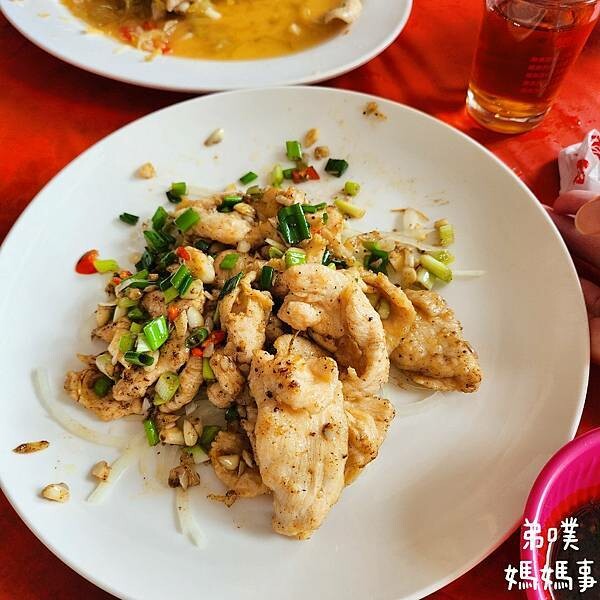 新竹市東區【新竹‧東區】英美食坊│便宜好吃大碗份量夠,有單點、合菜