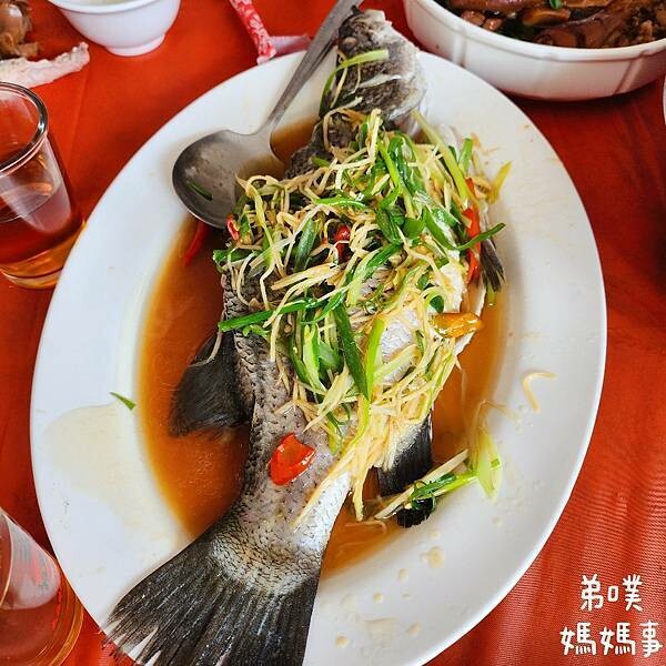 新竹市東區【新竹‧東區】英美食坊│便宜好吃大碗份量夠,可單點、合菜