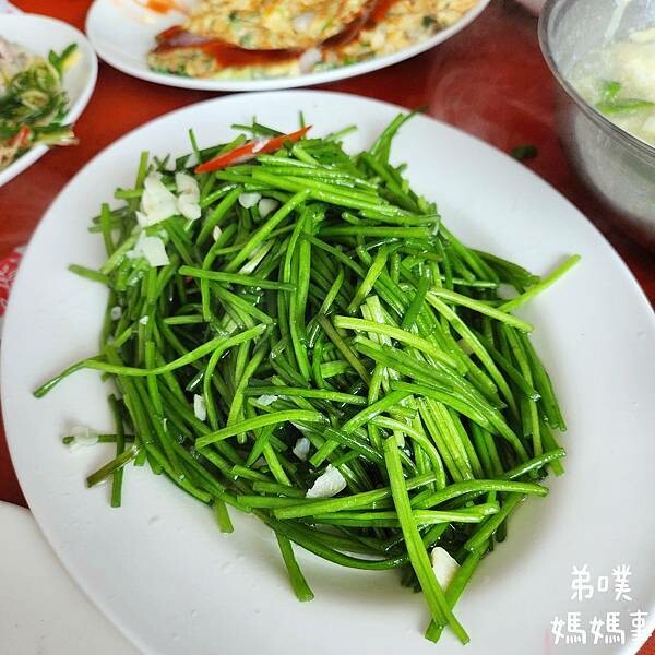 新竹市東區【新竹‧東區】英美食坊│便宜好吃大碗份量夠,有單點、合菜